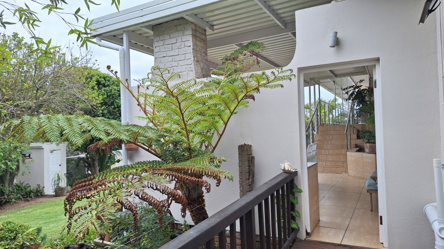 6 Bedroom Property for Sale in Gonubie Eastern Cape